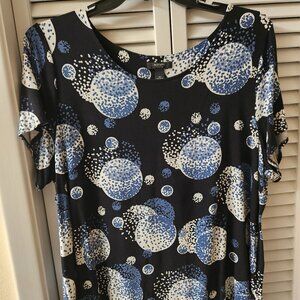 Alfani sz 3x short sleeve top black background with blue white circles